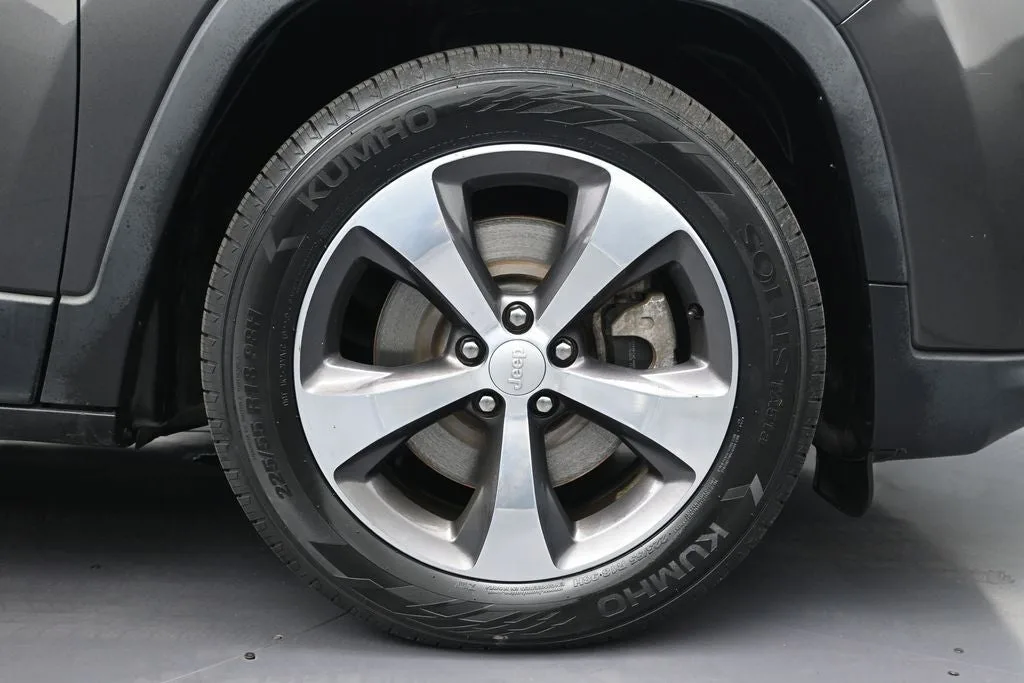 2020 Jeep Cherokee Limited photo 9