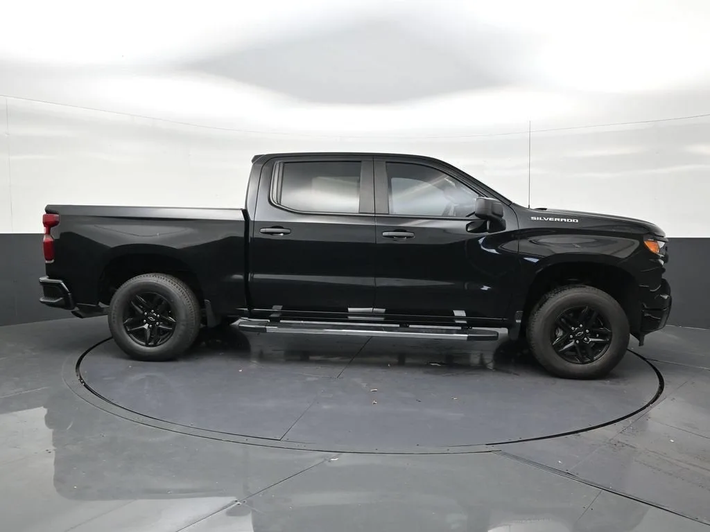 2024 Chevrolet Silverado 1500 Custom photo 6