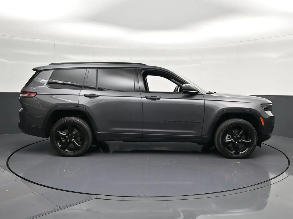 2023 Jeep Grand Cherokee L Altitude photo 4