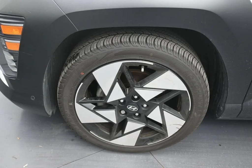 2024 Hyundai Kona Limited photo 9