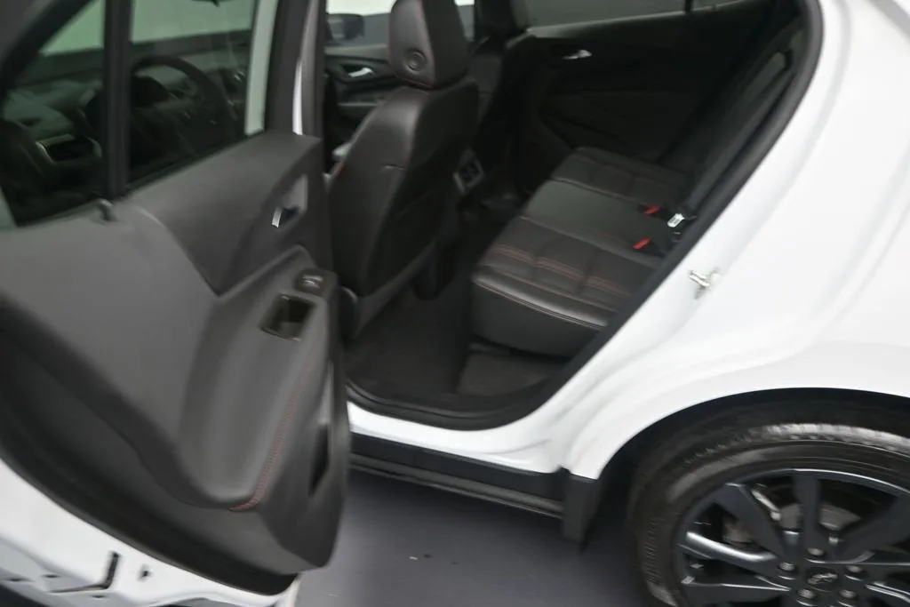 2024 Chevrolet Equinox RS photo 12