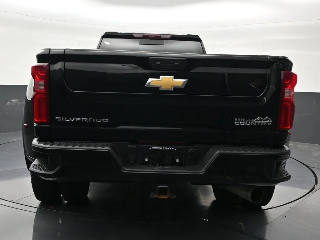 2026 Chevrolet Silverado 3500 HD High Country DRW photo 4