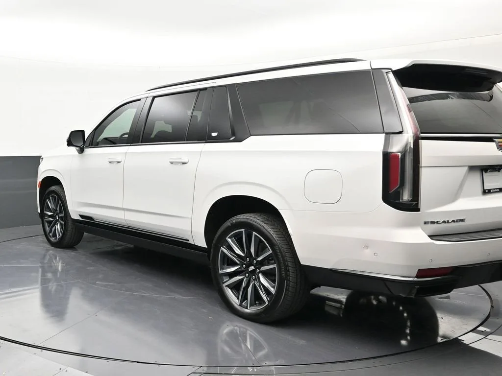 2024 Cadillac Escalade ESV Sport Platinum photo 3