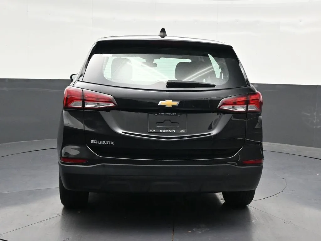 2024 Chevrolet Equinox LS photo 4