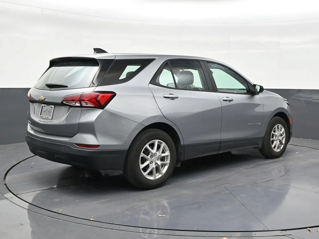2024 Chevrolet Equinox LS photo 5