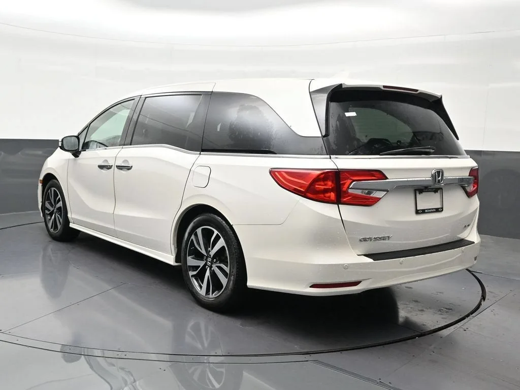 2018 Honda Odyssey Elite photo 3