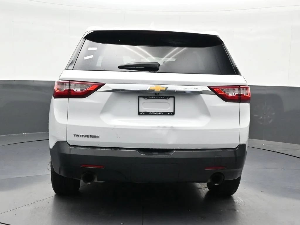 2021 Chevrolet Traverse LS photo 4
