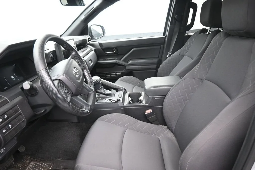 2025 Toyota Tacoma SR5 photo 12