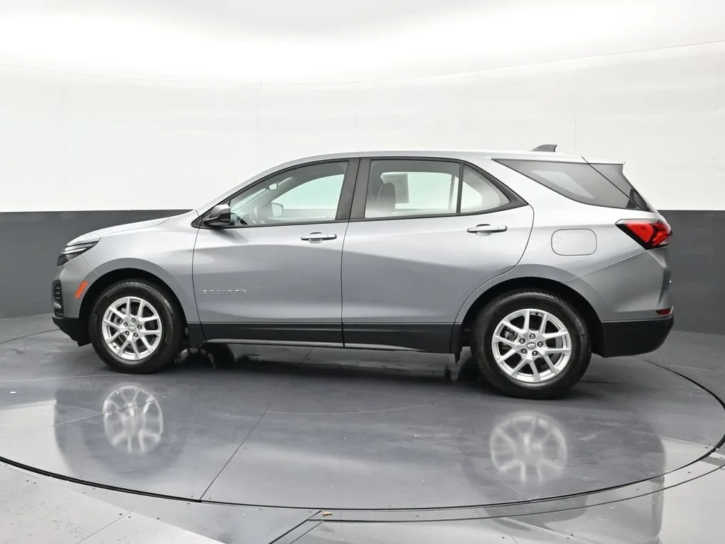 2024 Chevrolet Equinox LS photo 2