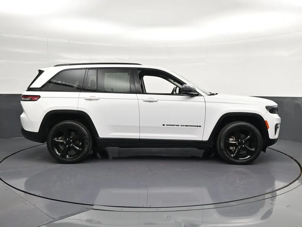 2024 Jeep Grand Cherokee Limited photo 4