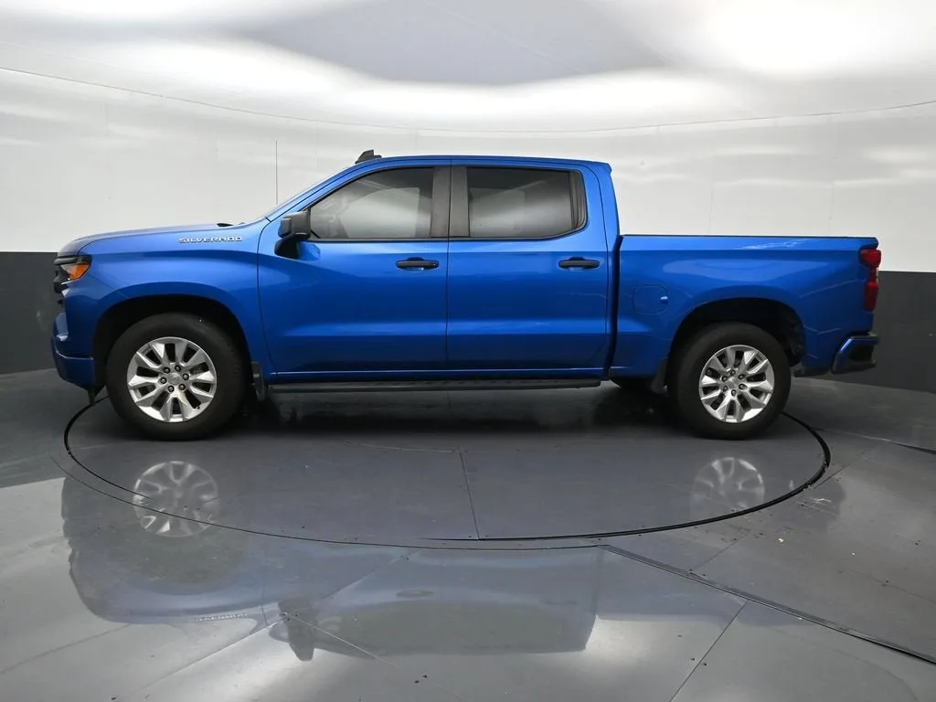2024 Chevrolet Silverado 1500 Custom photo 2