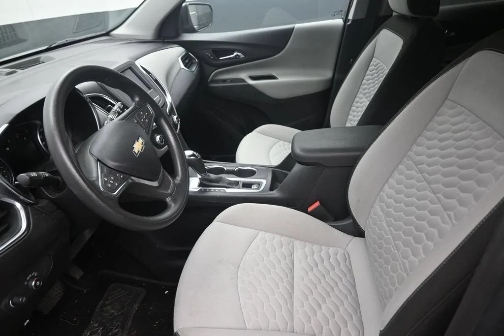 2020 Chevrolet Equinox LT photo 12