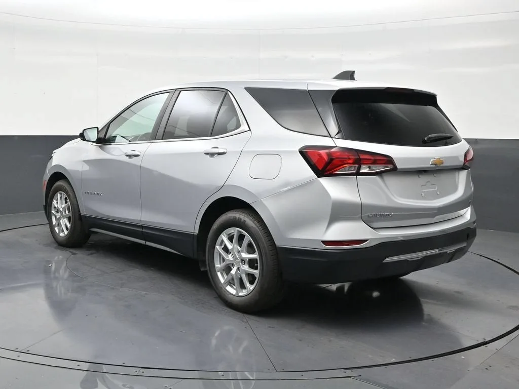 2022 Chevrolet Equinox LT photo 3