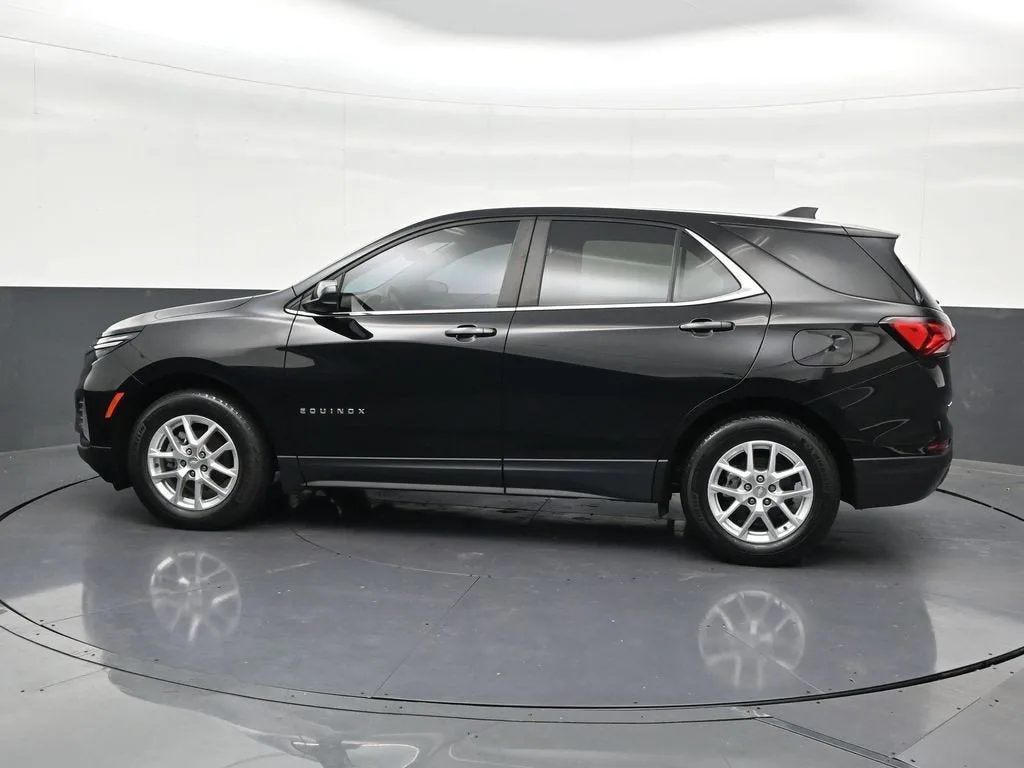 2023 Chevrolet Equinox LT photo 2