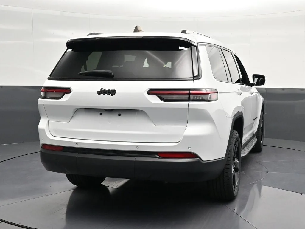 2023 Jeep Grand Cherokee L Altitude photo 2