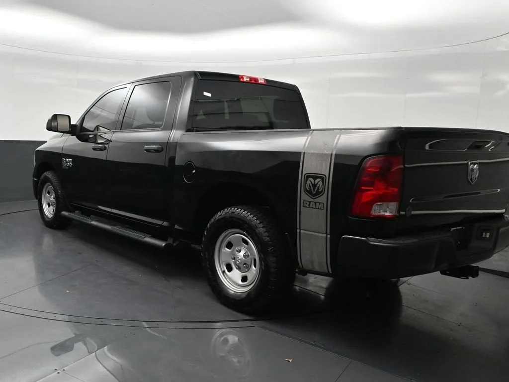 2021 RAM 1500 Classic Tradesman Crew Cab 4x2 5'7" Box photo 3