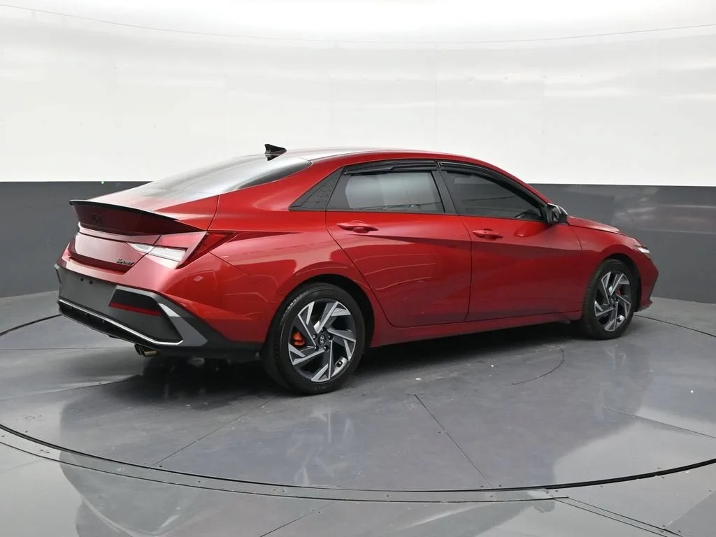 2025 Hyundai Elantra SEL Sport photo 5