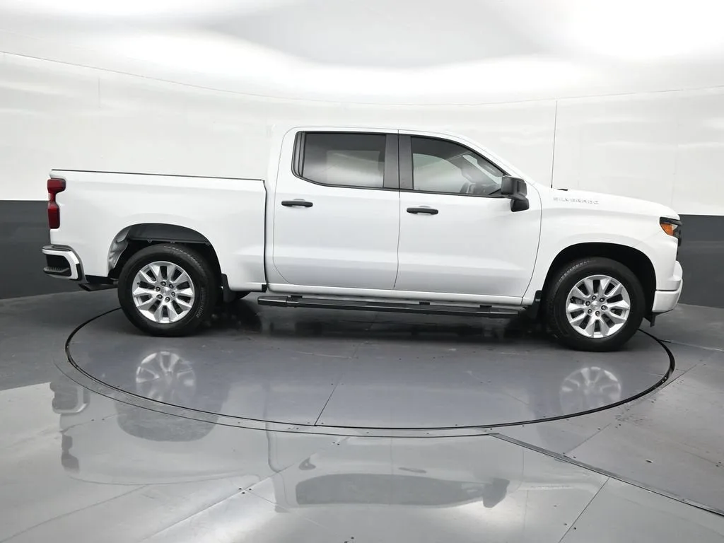 2024 Chevrolet Silverado 1500 Custom photo 7