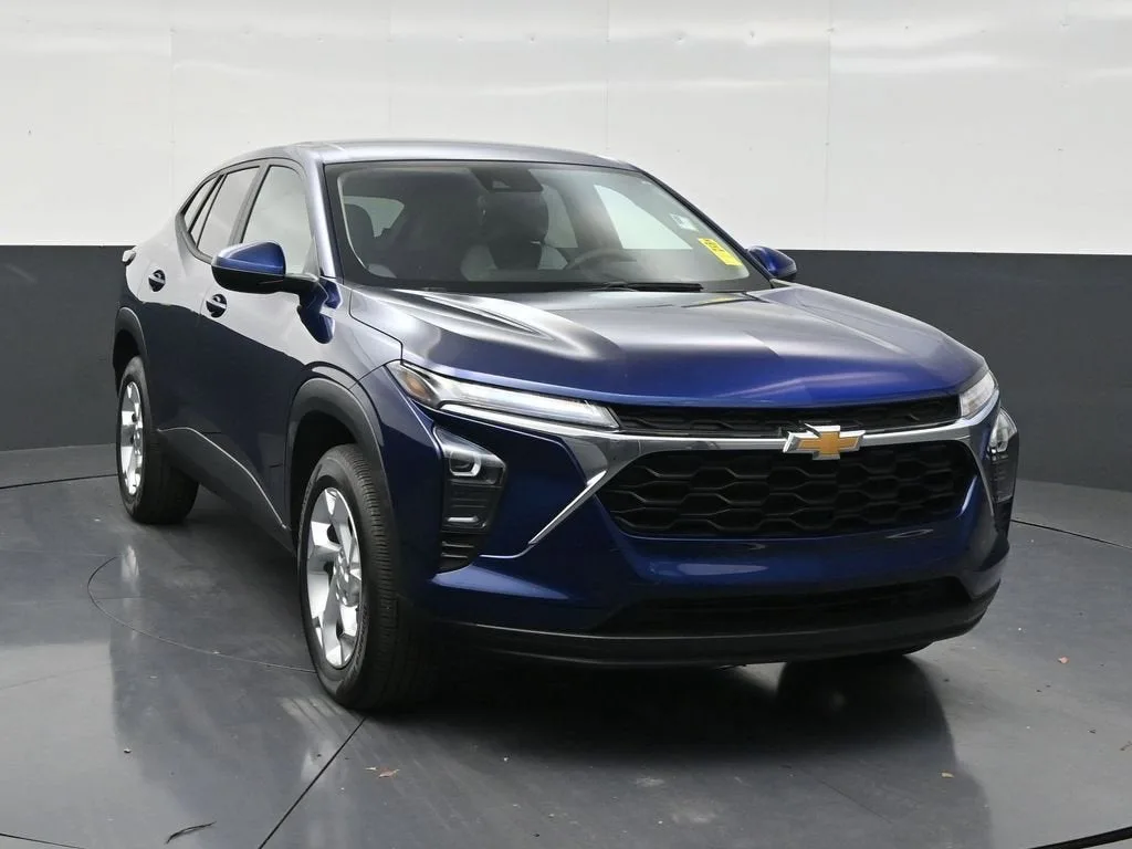 2024 Chevrolet Trax LS photo 7