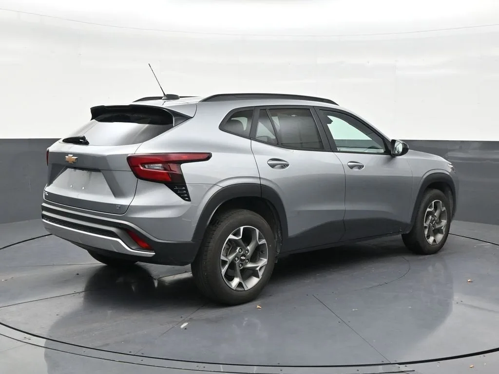 2024 Chevrolet Trax LT photo 5