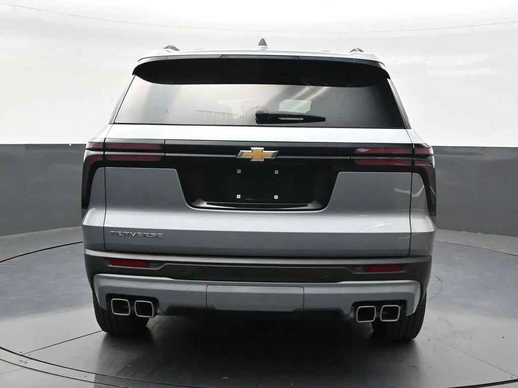2026 Chevrolet Traverse LT photo 4