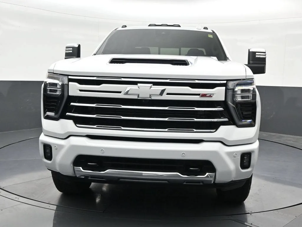 2025 Chevrolet Silverado 2500 HD LTZ photo 9