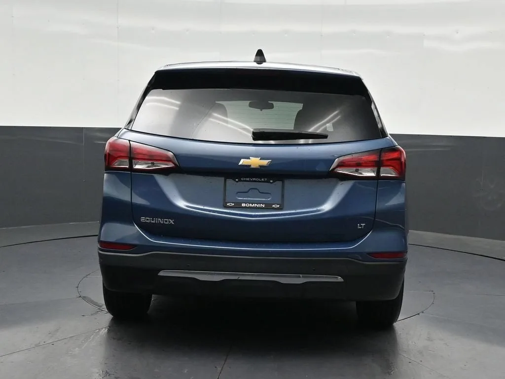 2024 Chevrolet Equinox LT photo 4