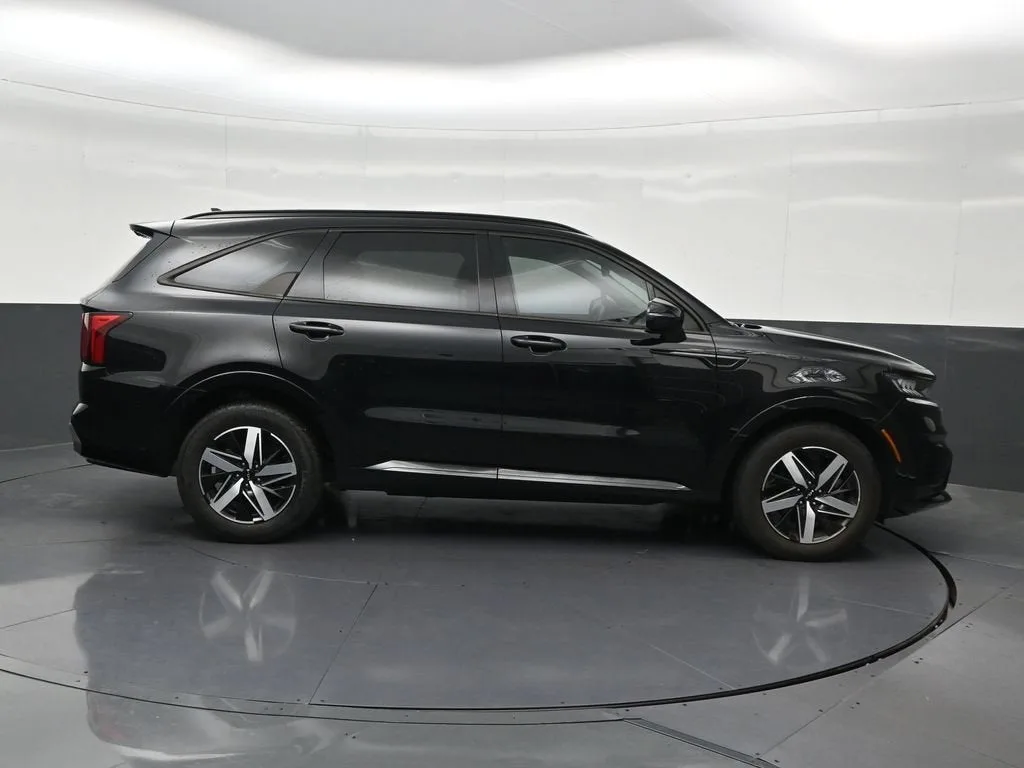 2023 Kia Sorento S photo 7