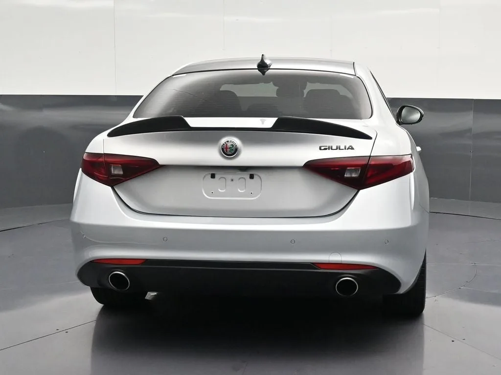2021 Alfa Romeo Giulia Ti photo 2