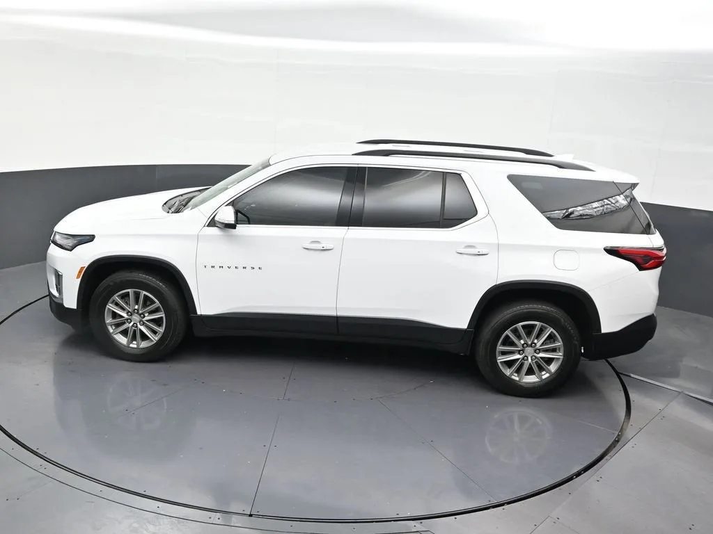 2023 Chevrolet Traverse LT Cloth photo 11