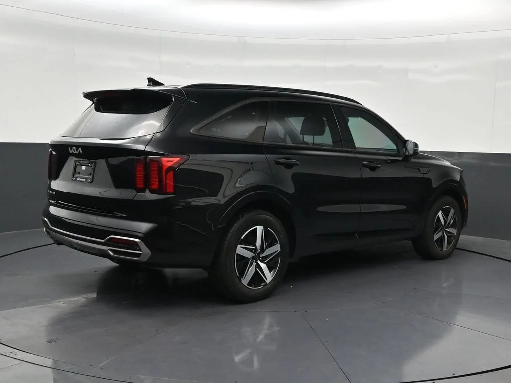 2023 Kia Sorento S photo 5