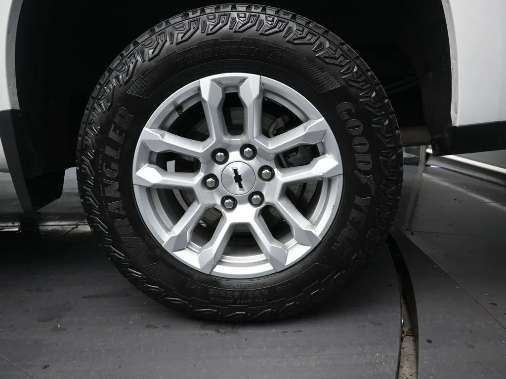 2023 Chevrolet Silverado 1500 RST photo 10