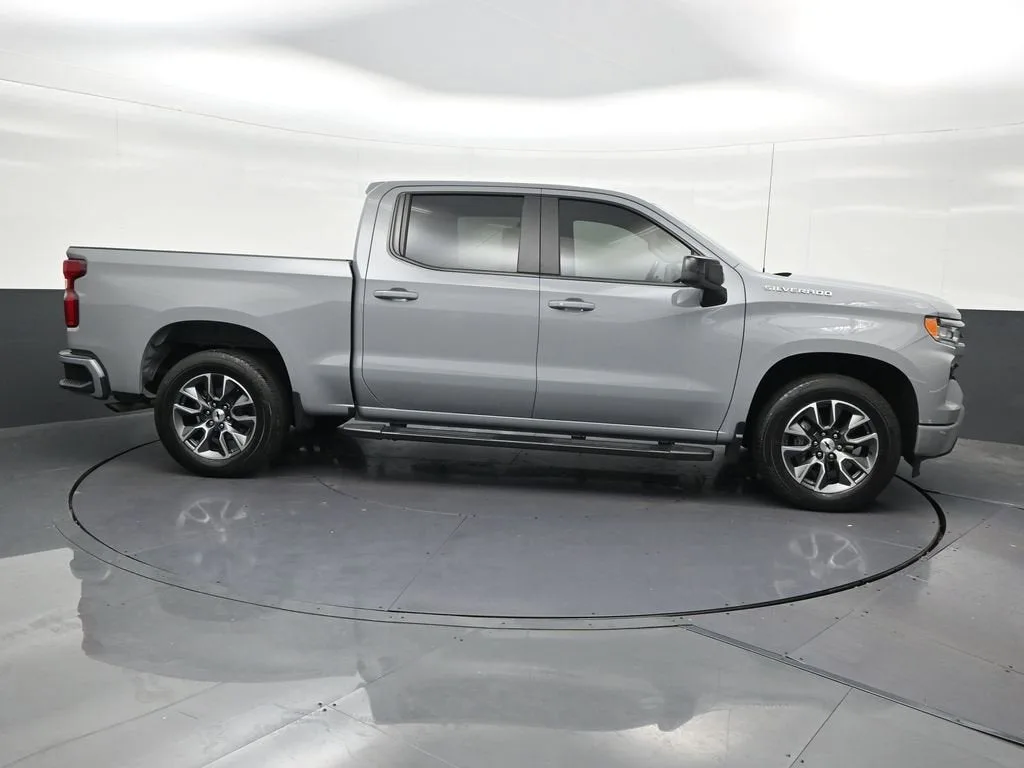 2024 Chevrolet Silverado 1500 RST photo 7