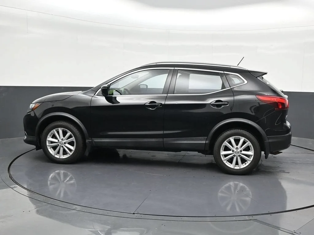 2018 Nissan Rogue Sport SV photo 2