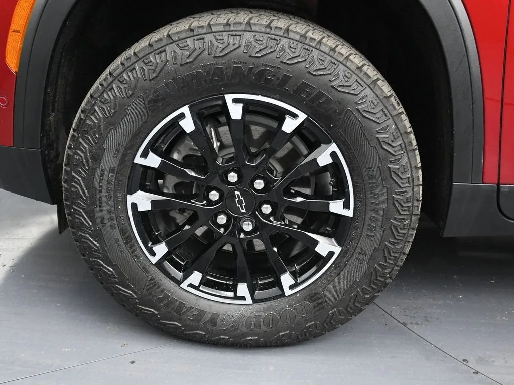 2025 Chevrolet Traverse Z71 photo 9