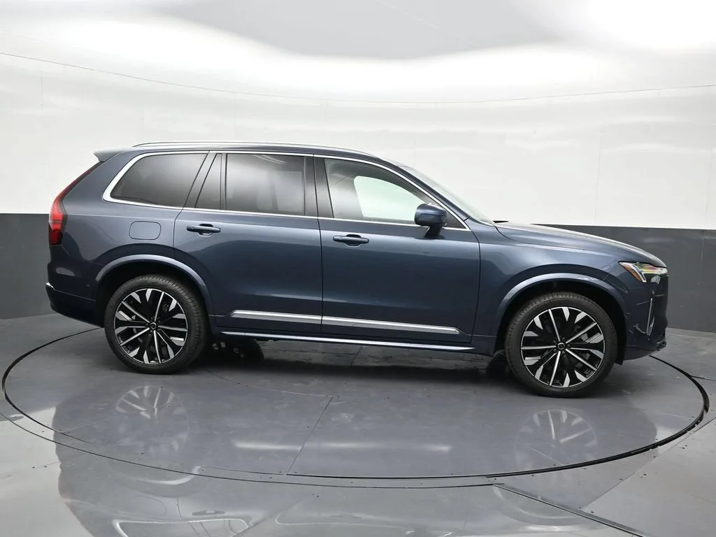 2026 Volvo XC90 Plus photo 7