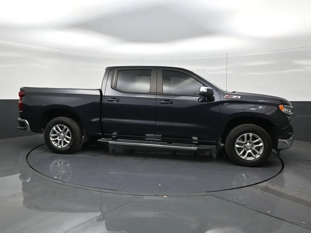 2023 Chevrolet Silverado 1500 LT photo 6