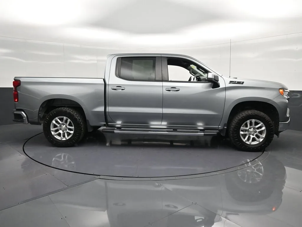 2023 Chevrolet Silverado 1500 LT photo 4