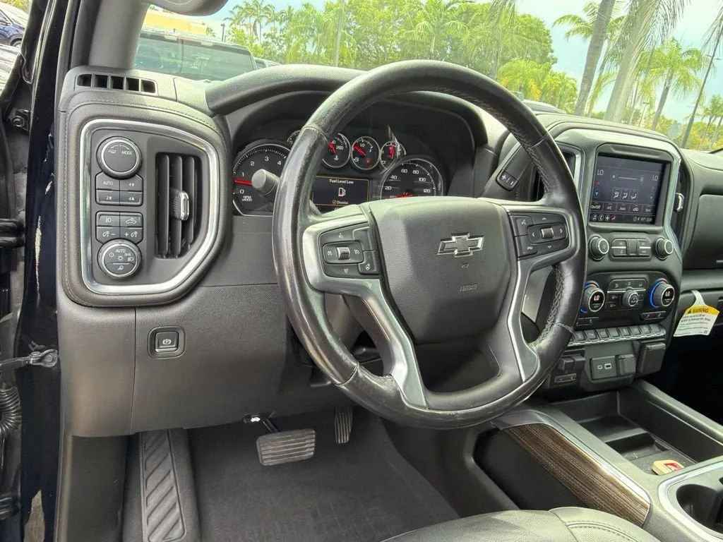 2022 Chevrolet Silverado 2500 HD LT photo 2