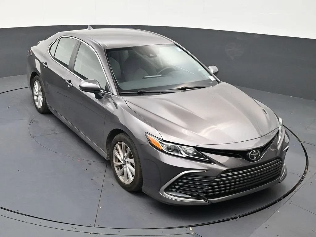2022 Toyota Camry LE photo 18