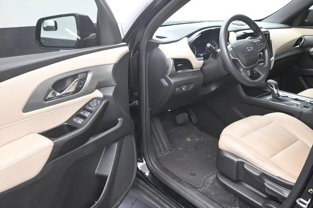 2023 Chevrolet Traverse LS photo 11