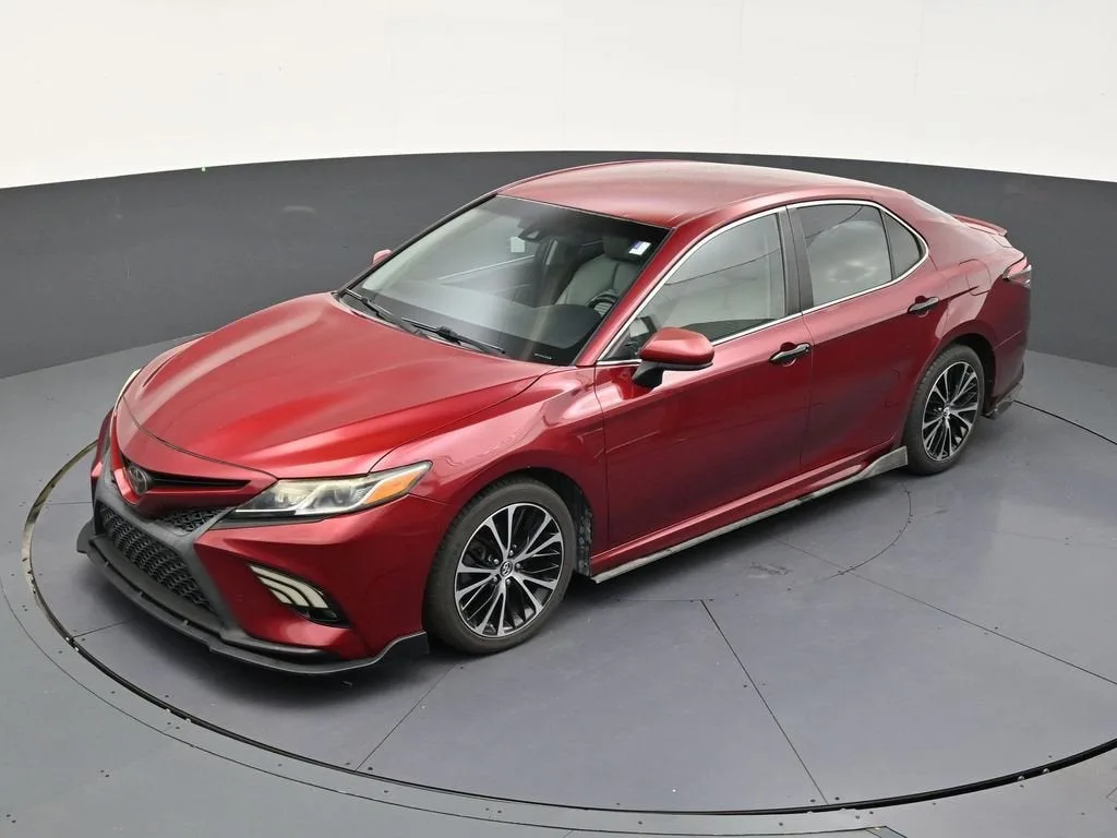 2018 Toyota Camry SE photo 12