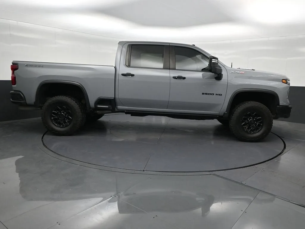 2024 Chevrolet Silverado 2500 HD ZR2 photo 7