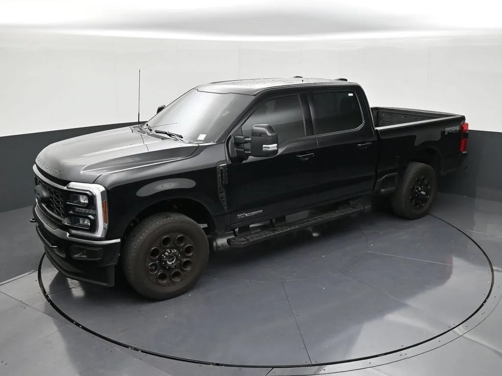 2025 Ford F-250 LARIAT photo 12