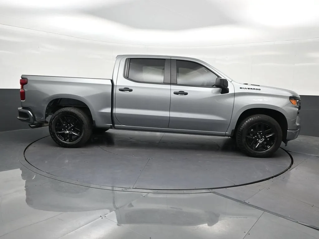 2025 Chevrolet Silverado 1500 Custom photo 7