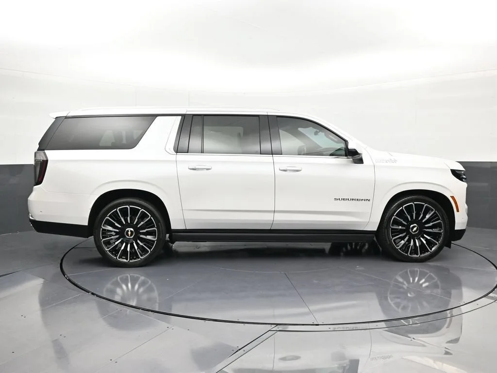 2025 Chevrolet Suburban High Country photo 6