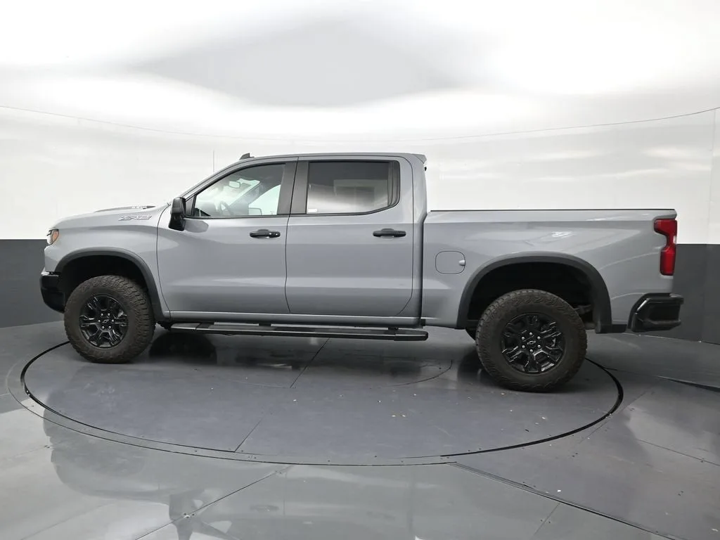2025 Chevrolet Silverado 1500 ZR2 photo 2