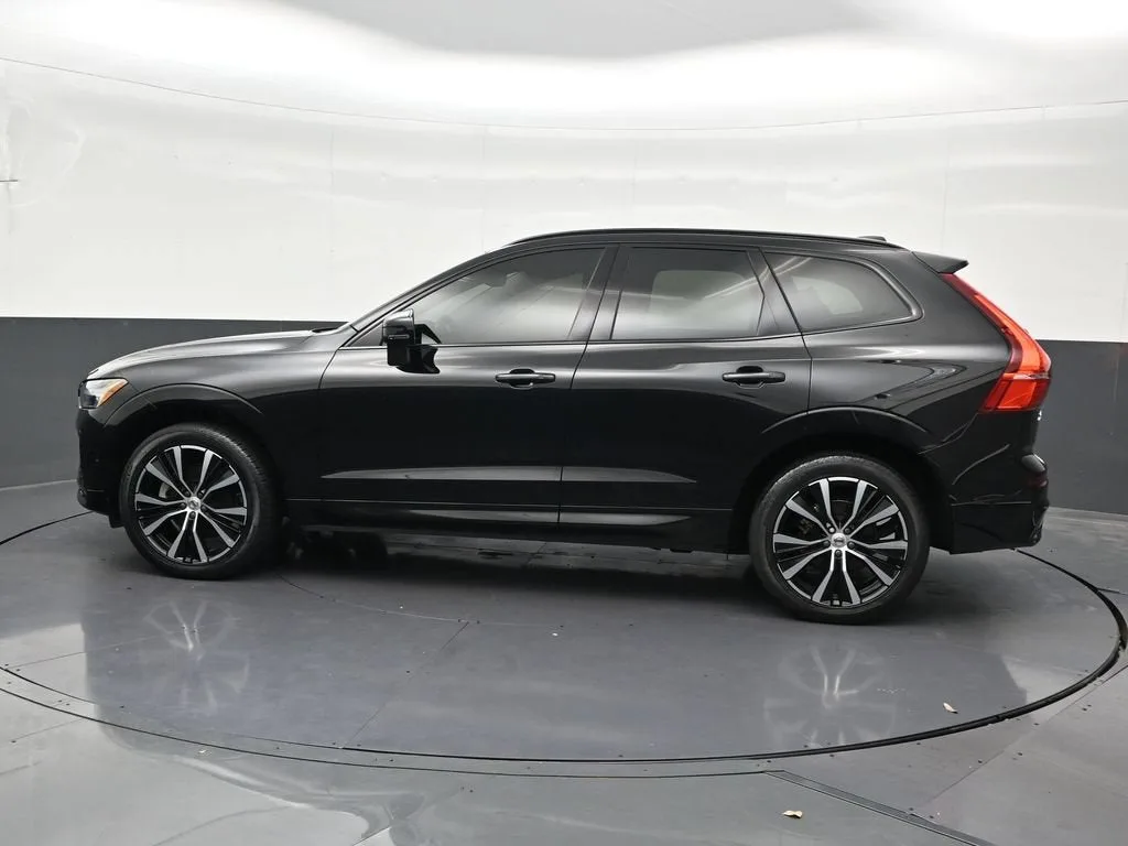 2024 Volvo XC60 B5 Plus Dark Theme photo 2