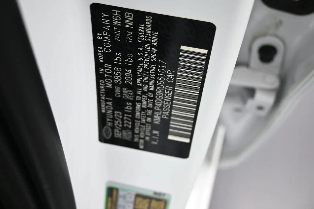 2024 Hyundai Elantra Limited photo 9