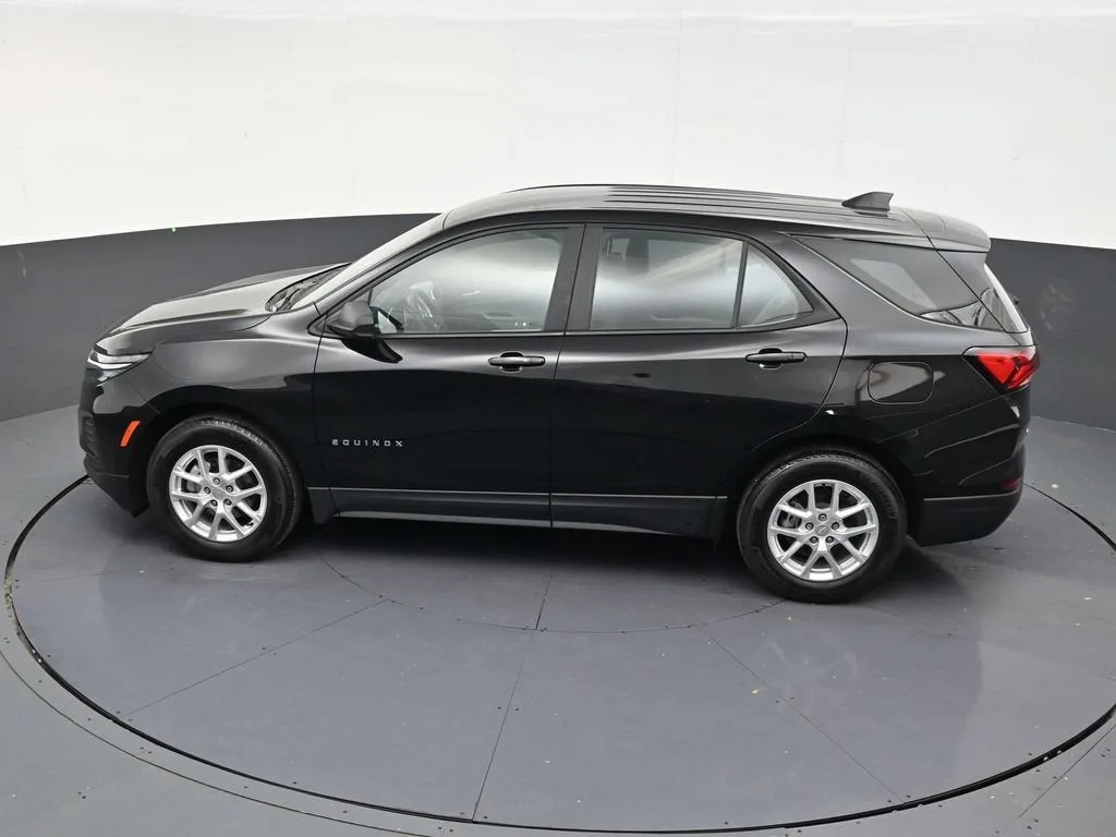 2024 Chevrolet Equinox LS photo 10